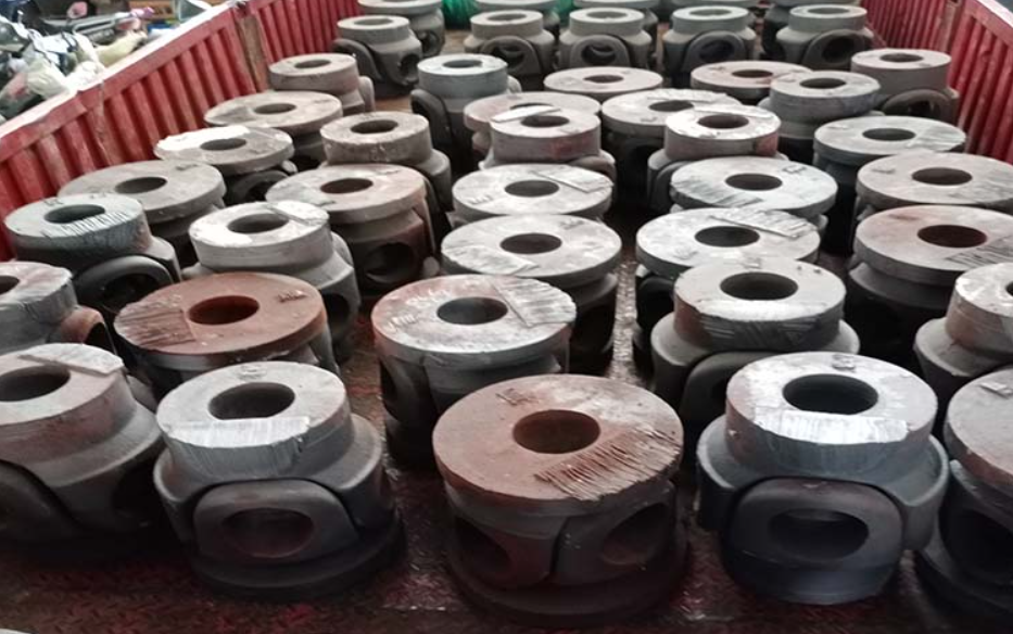 Sự khác biệt giữa quá trình đúc và quy trình rèn là gì?