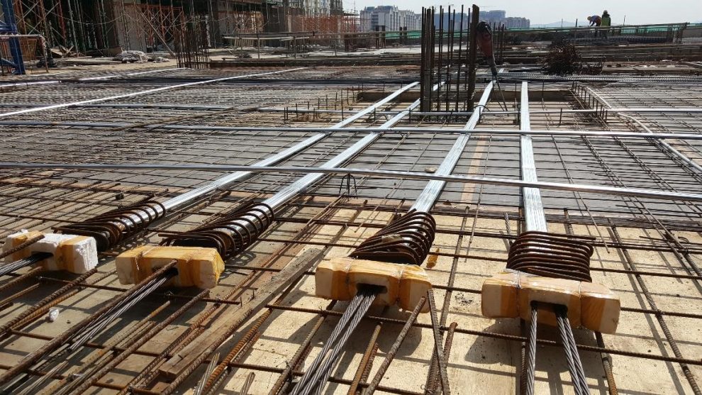 Hệ thống dự ứng lực liên kết hoạt động như thế nào?